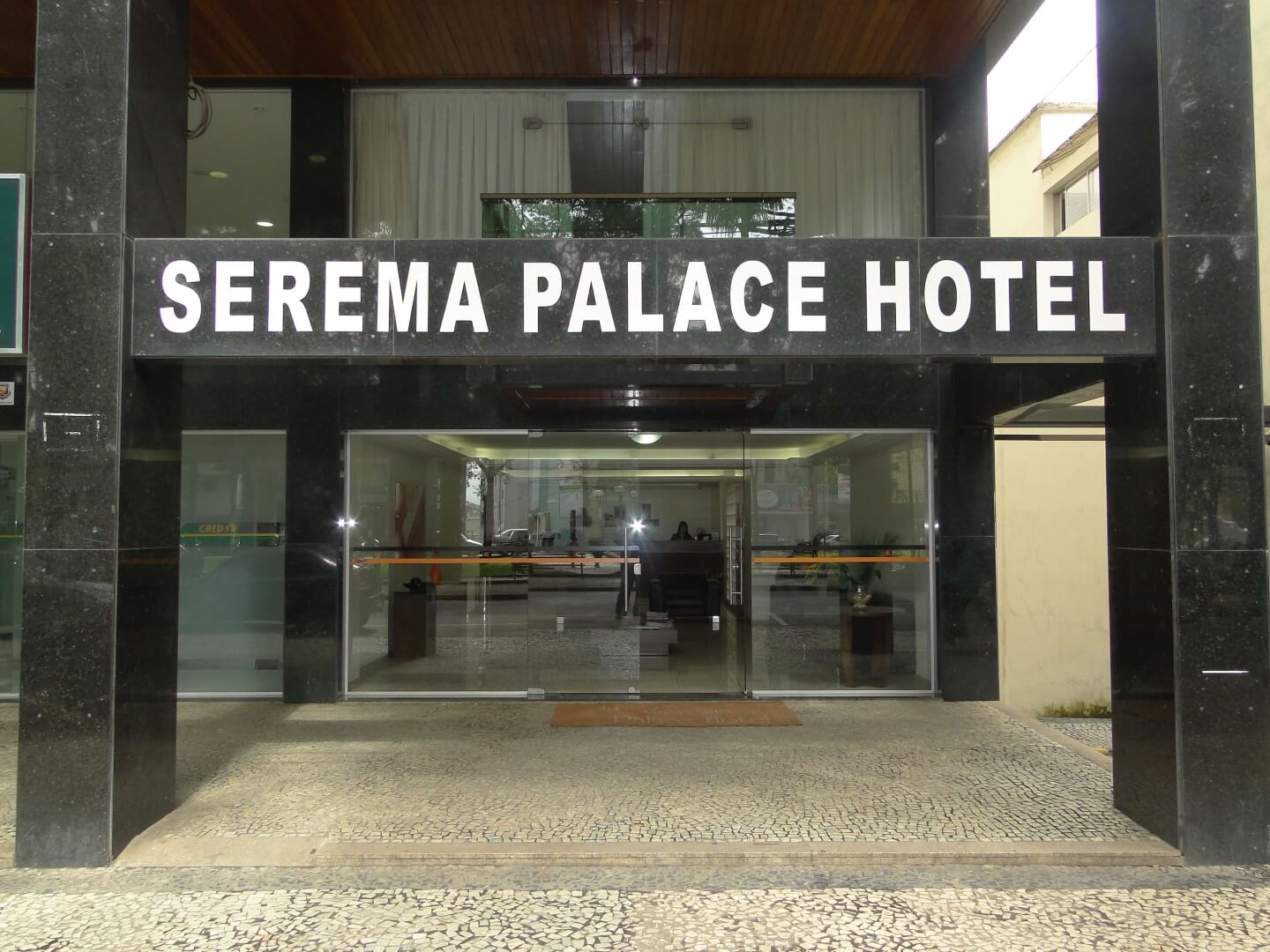 Serema Palace Hotel no centro de Lavras MG. Acomodações, Suítes e Quartos luxuosos com café da manhã incluso. Faça sua reserva.